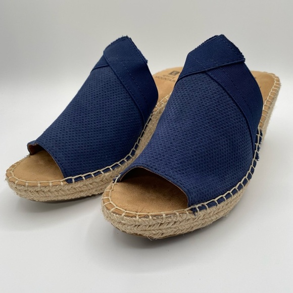 White Mountain Gabbie Navy Espadrille Sandals Sz 8 Slip-On NWOB - Picture 1 of 12